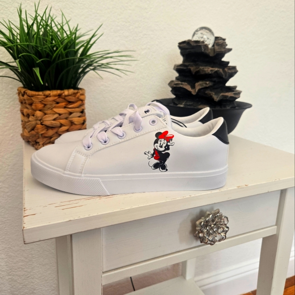 NEW!!! Disney Minnie Mouse White and Black Sneakers Classic Design Size 7